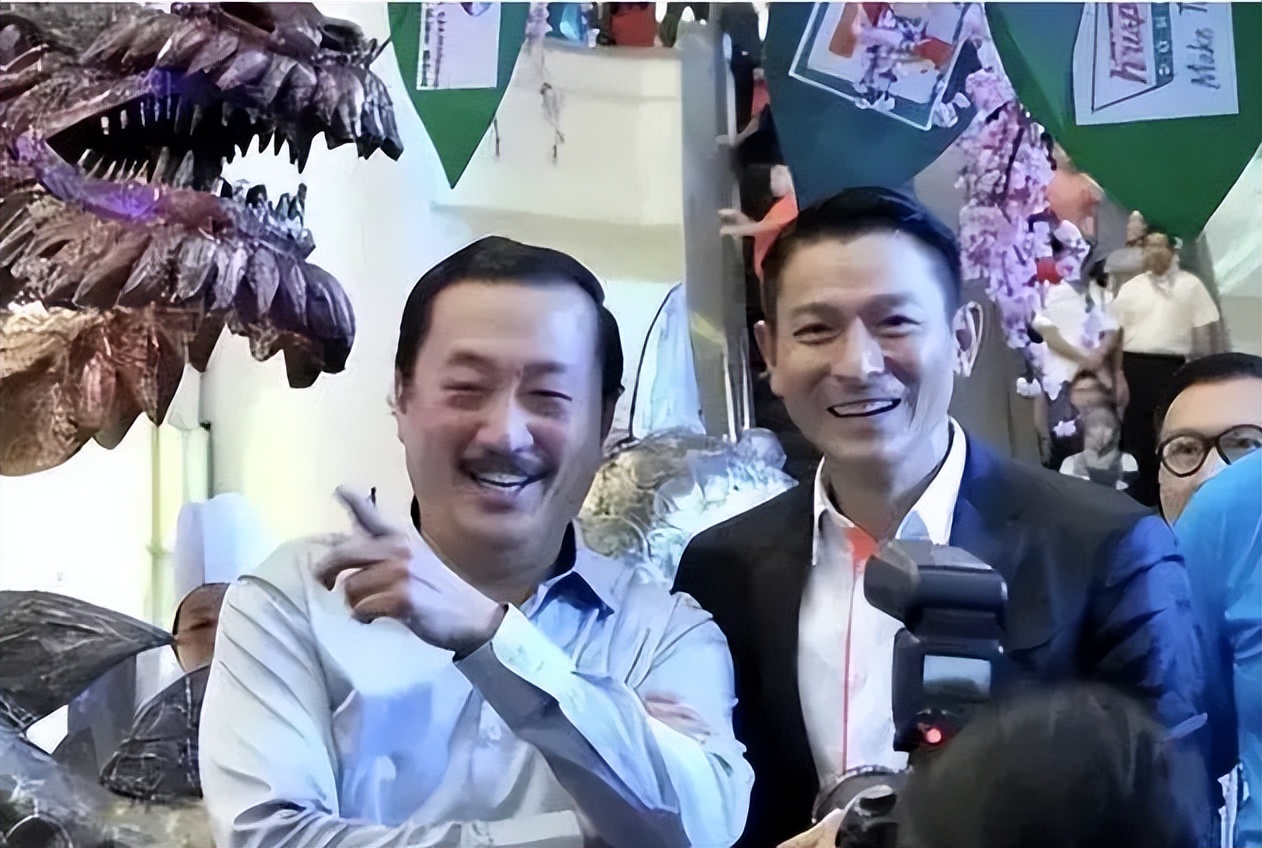 刘德华陪太太回家祭岳父,刘德华带太太回娘家视频