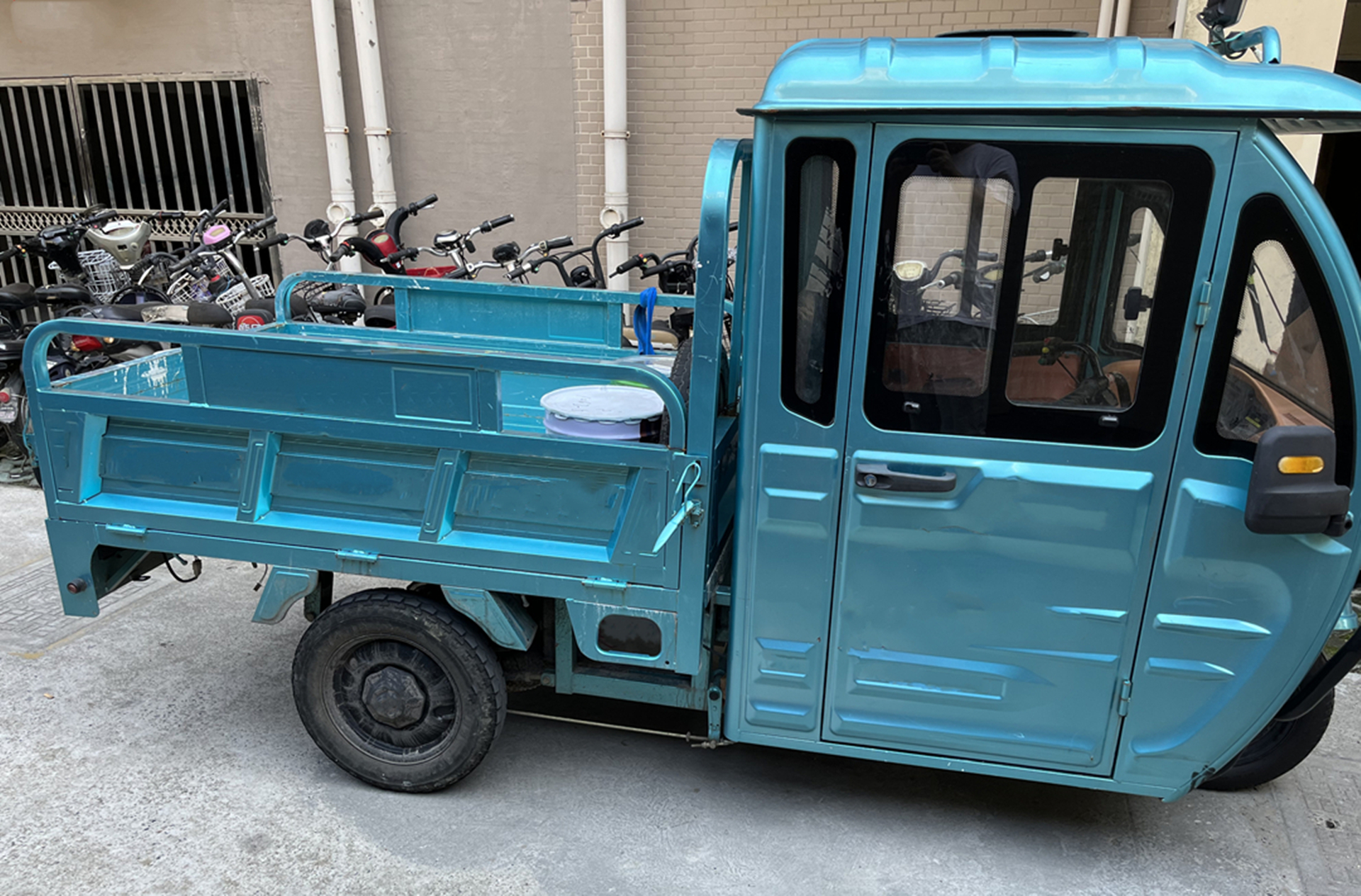 买电动三轮车要了解哪些知识,买电动三轮车需要注意电瓶和什么