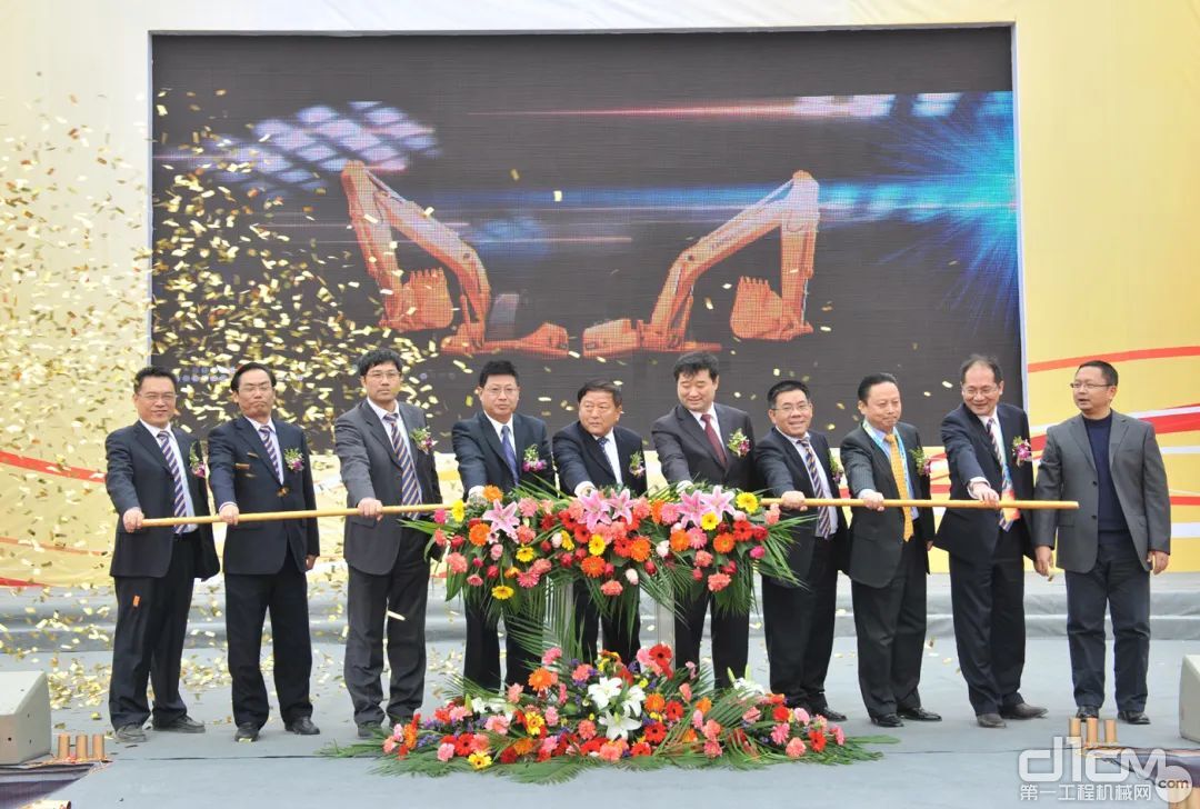 大国重器柳工挖掘机,柳工挖掘机发展史