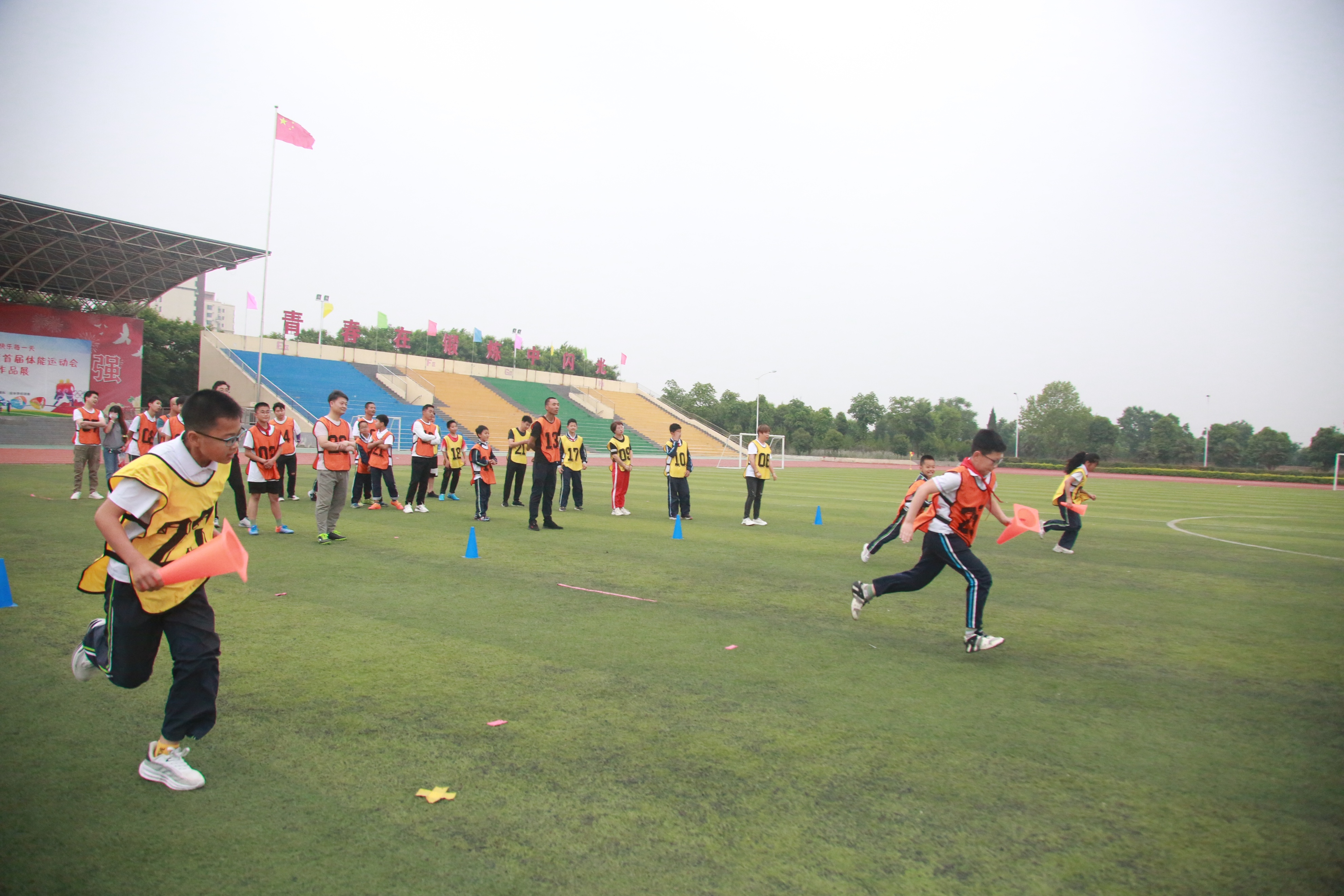 西咸新区第五届中小学足球联赛,西咸新区黄冈泾河学校足球比赛