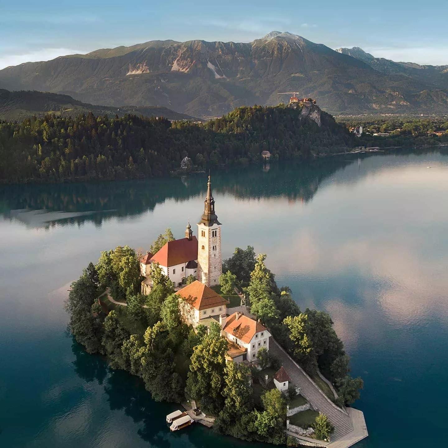 市长父亲被大雨困在饭店,打电话让儿子来接,12块钱当作公车费