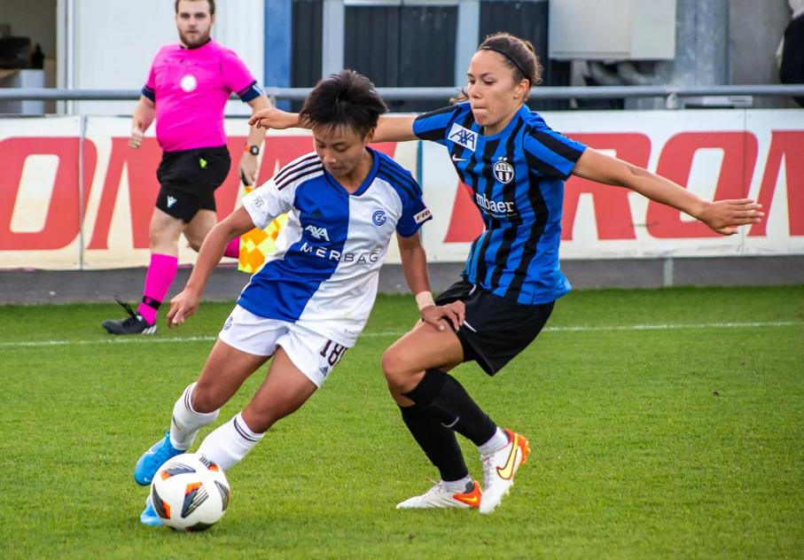 张琳艳海外1战成名首秀狂造5球,亚洲杯夺冠张琳艳和队友合庆祝