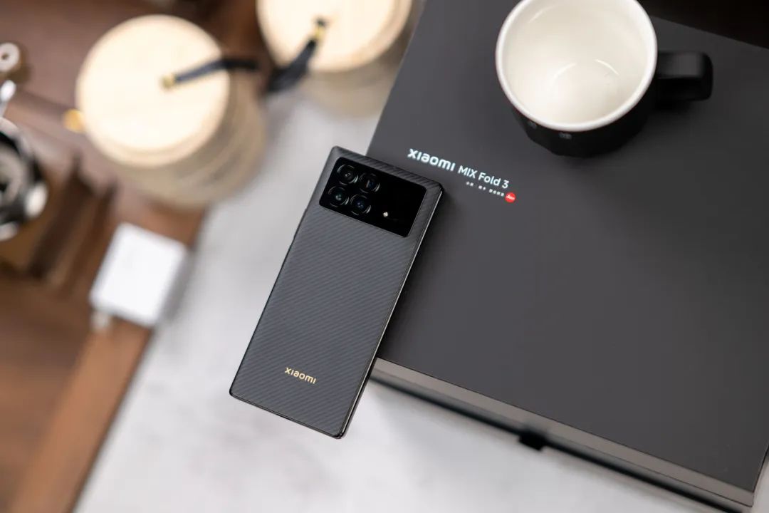 小米mixfold3长焦微距对比华为,关注色彩