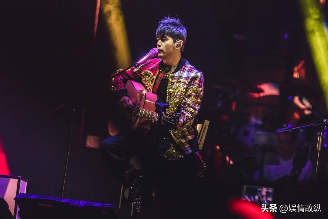 一天6个瓜！输1亿，婚内出轨，代言暴雷，国籍问题引热议，太乱了