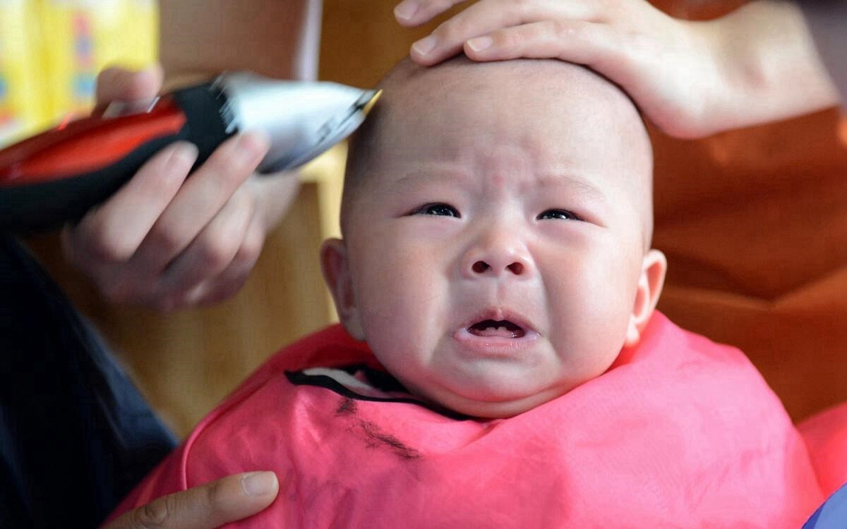 给小孩理发选择什么天气好,天气热可以给宝宝多理发么