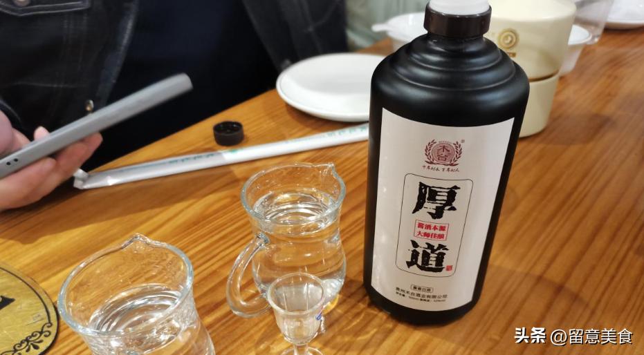 李老汉喝酒,李老汉今年五十多岁