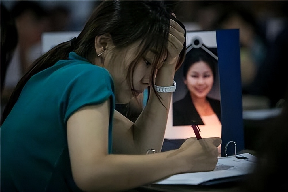 国外工厂的上班制度,国内工厂8小时工作制