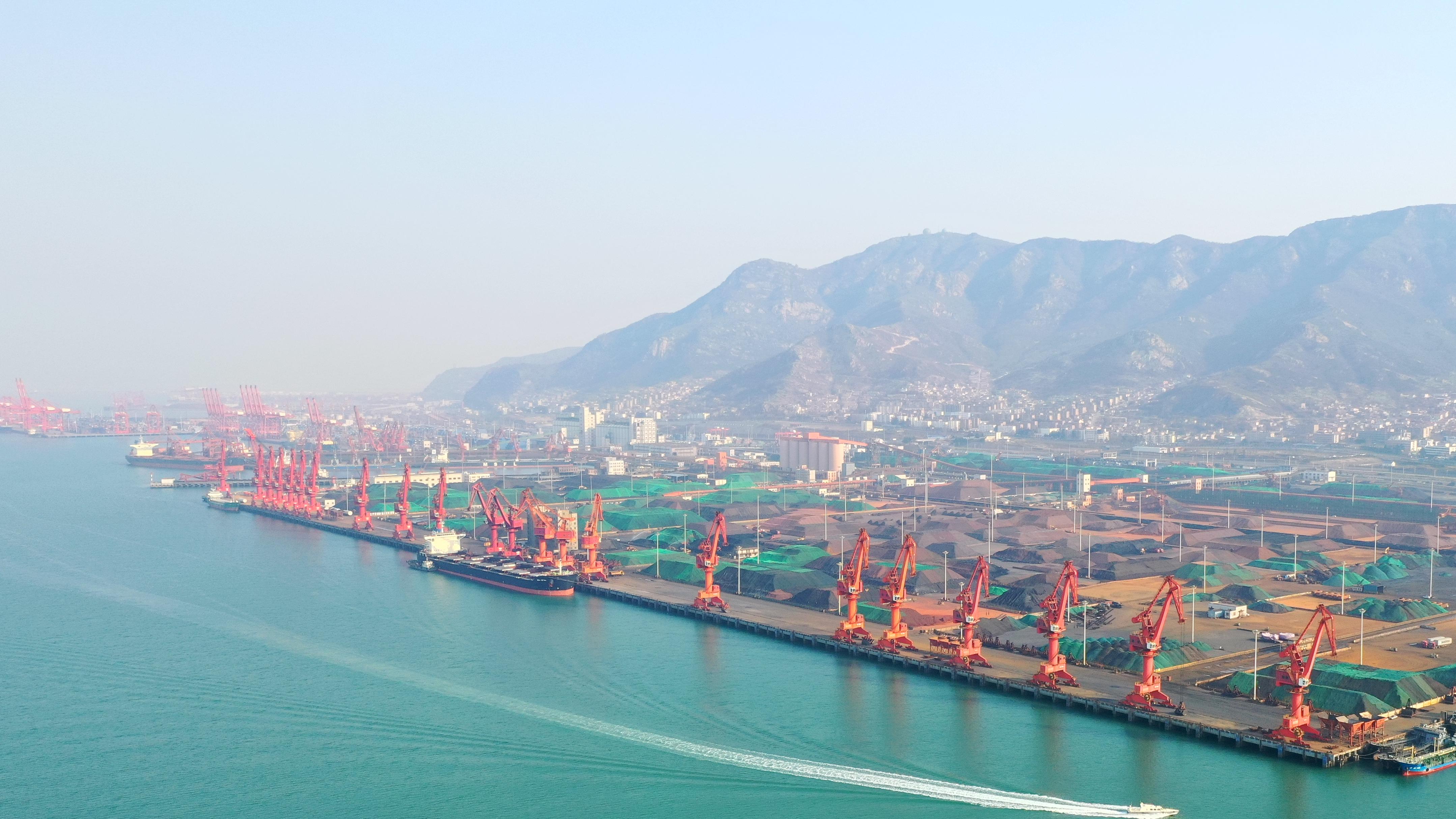 十五载芳华绽放新征程扬帆正劲江苏连云港港口股份有限公司成功上市15周年