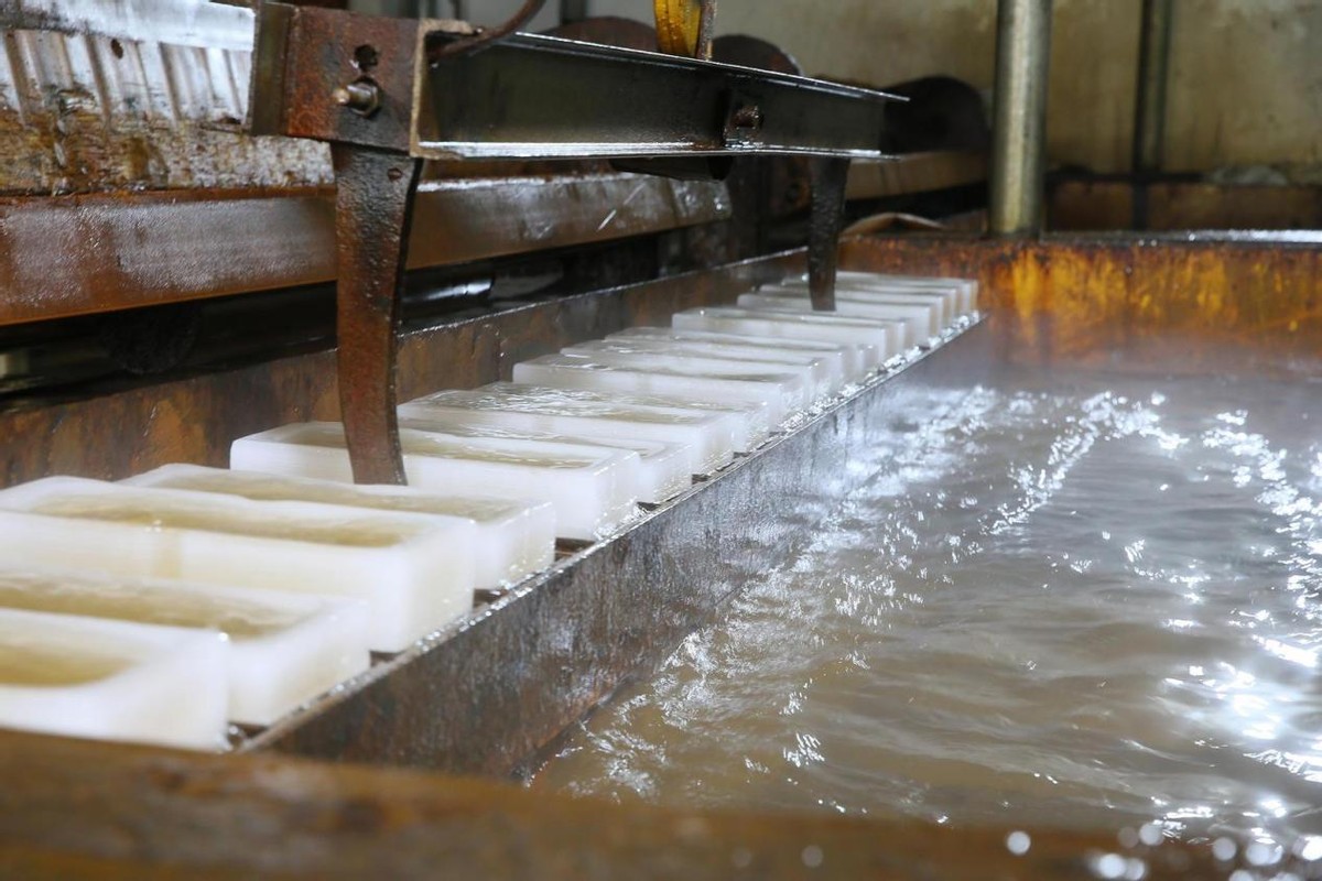 制冰厂一块冰多久融化完,制冰厂的冰是怎么制出来的
