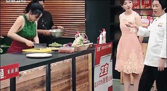 表面是女神,表面上是女神