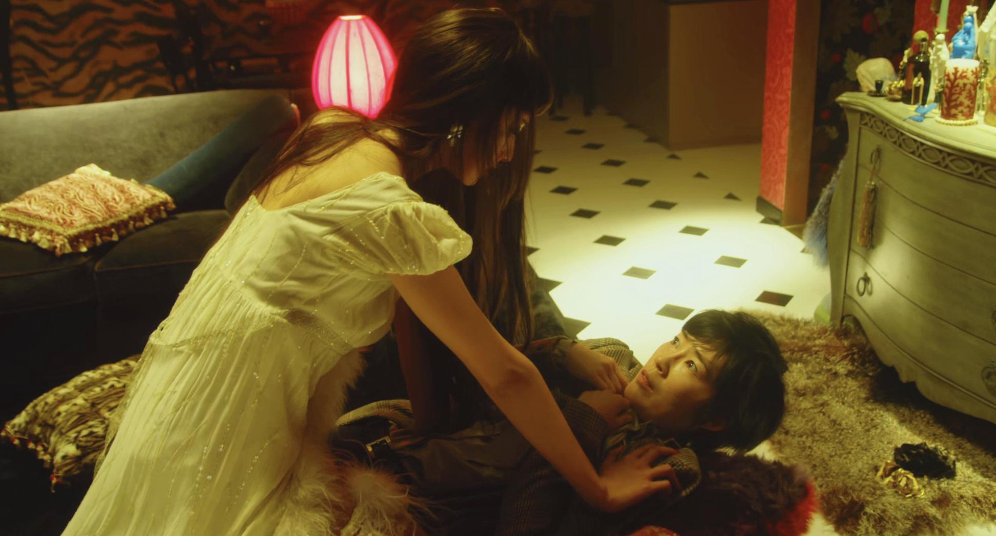 “国民初恋”一脱再脱，日本人的畸形审美，被这片展现得淋漓尽致