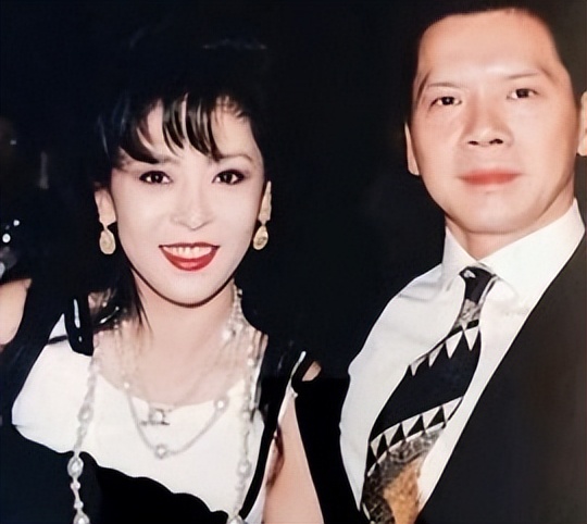 谢娜再谈助理打手机后续,谢娜工作室致歉助理原视频