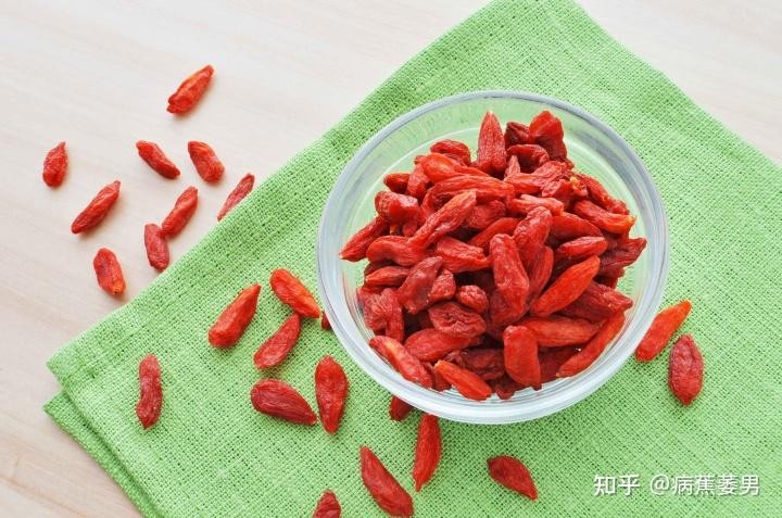 总是冒虚汗睡不好?可能是更年期,中医告诉你几个调理身体小妙招