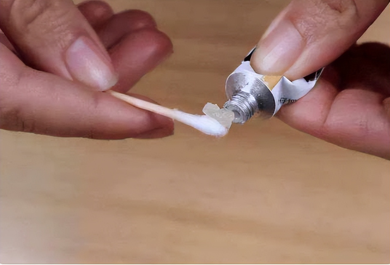 长期用红霉素软膏涂抹脸部皮肤,用红霉素软膏涂眼睛