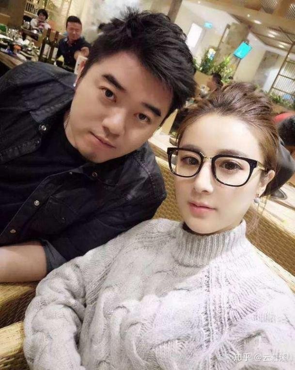 从服装批发店导购员到*税偷**被罚13亿,37岁薇娅是怎么走向堕落的?