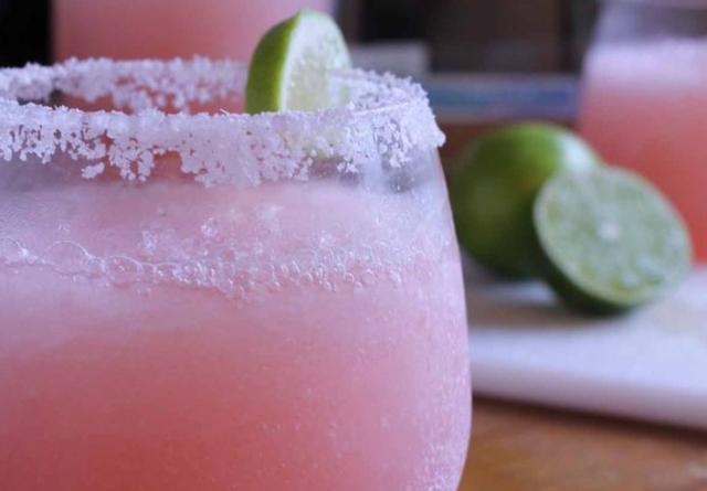 “*身失**酒”惹的祸，保安疑似性侵醉酒女业主，“捡尸”不避摄像头