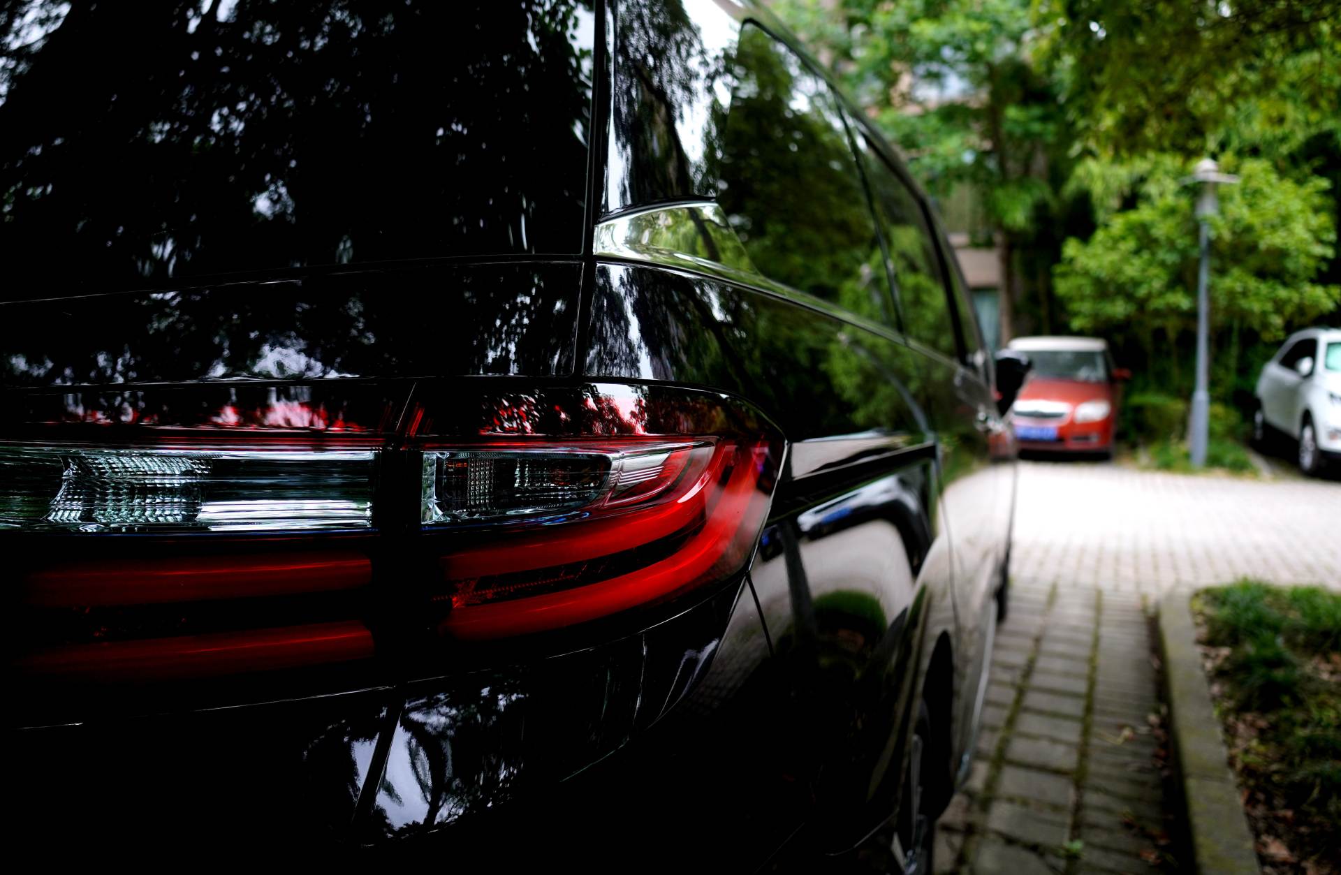 上海年入100万中年大叔,年入十万的中年男人