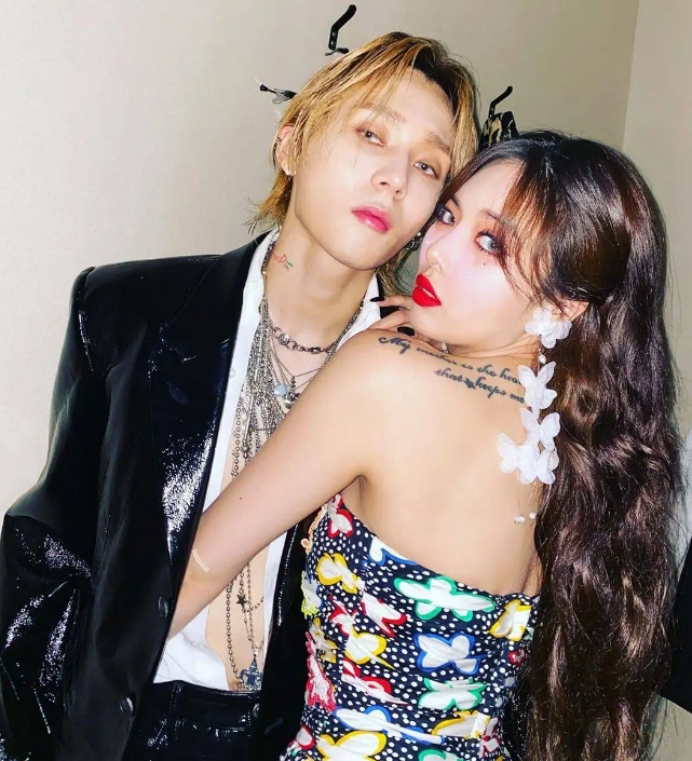 韩国女明星露肩上衣 (韩国女星露肩上衣)