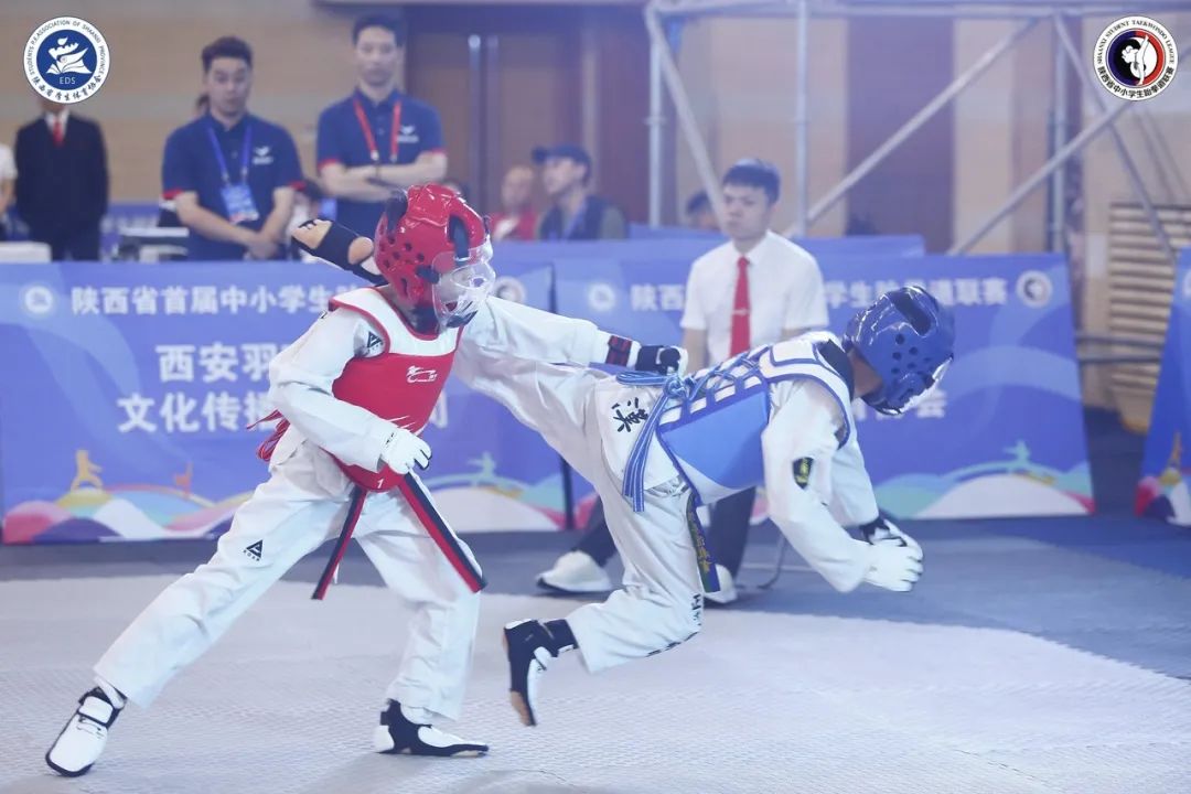 跆拳道小孩夺冠喜报,跆拳道馆比赛获奖喜报模板