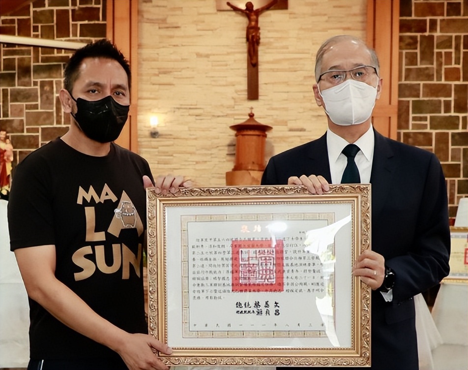 贝克汉姆有什么爵位,贝克汉姆的爵位怎么来的