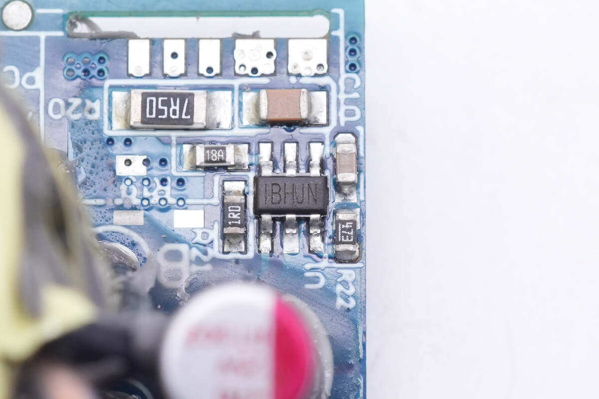 魅族pandaer无线充测评,魅族pandaer充电宝拆解