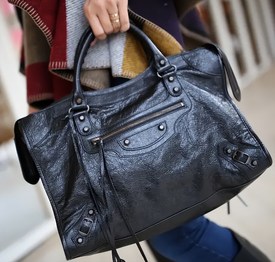 巴黎世家机车包classiccity多少钱,巴黎世家月牙机车包真假鉴别