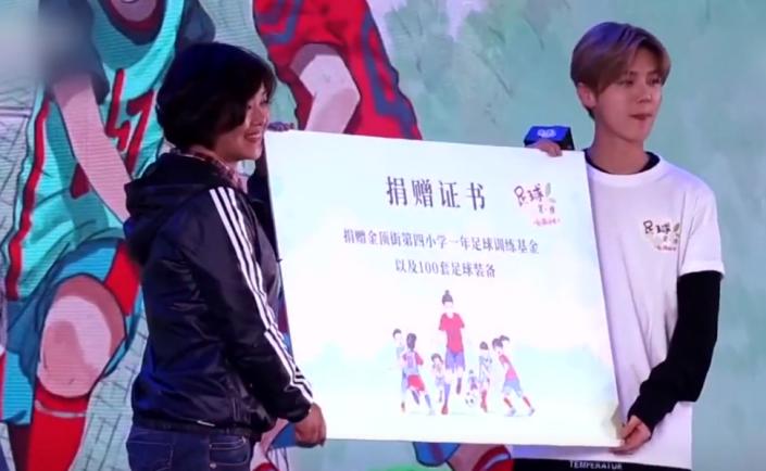 鹿晗世界杯上评价曼联,曼联宣传鹿晗出任红魔使者