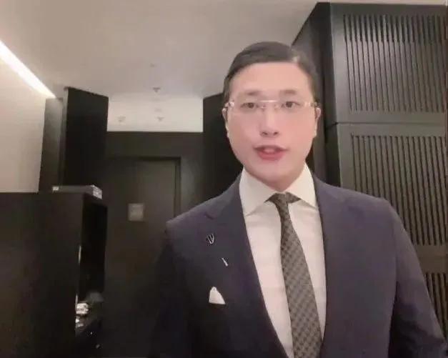 又土又浮夸，当男明星用上美颜滤镜，一个比一个怪异，太好笑了