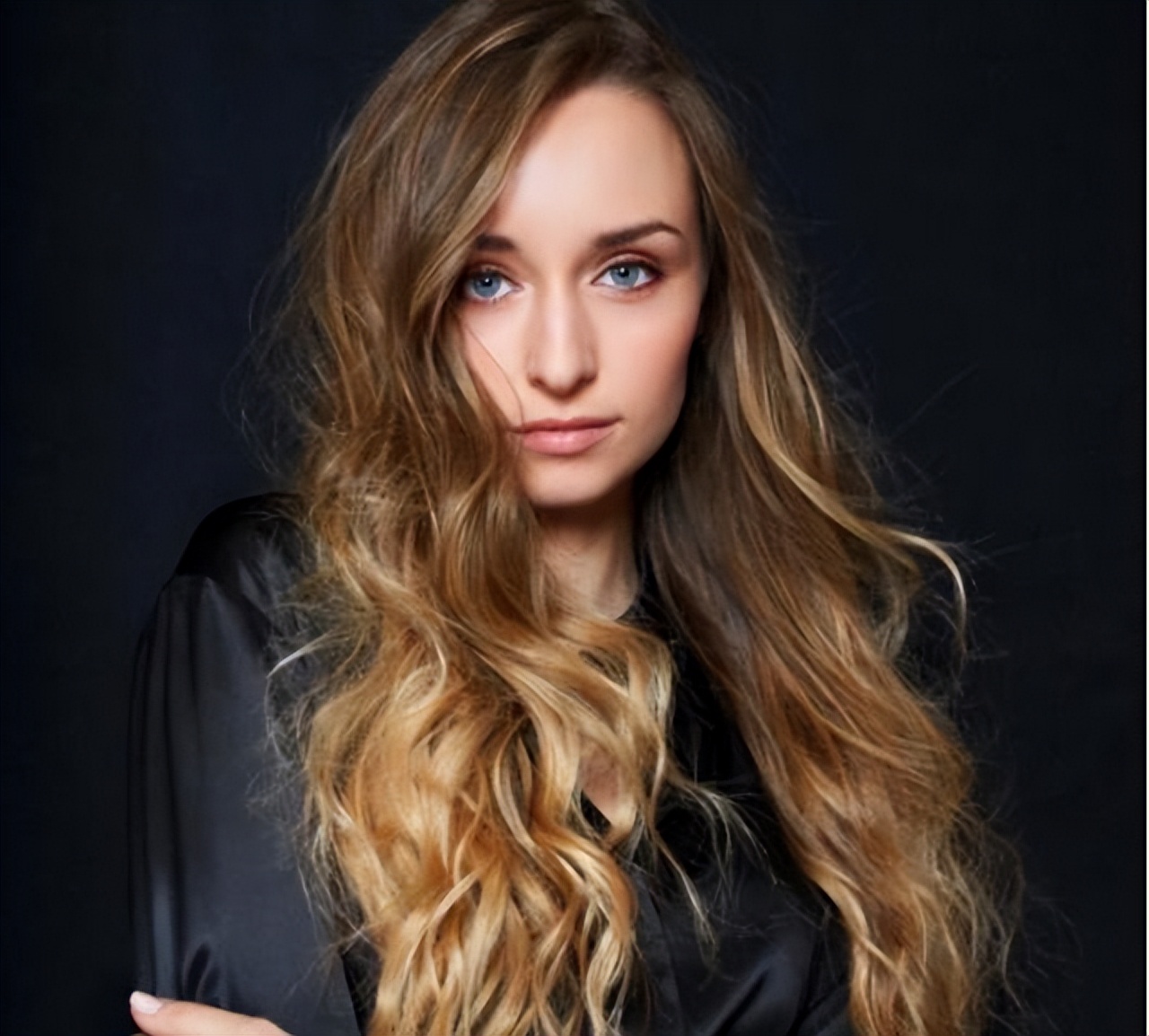 2021皇马姆巴佩,金发碧眼的法国帅哥