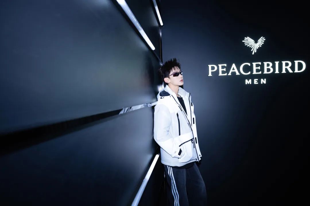 在这场羽绒服大秀上，我们见识了太平鸟男装的「科技」与「狠货」