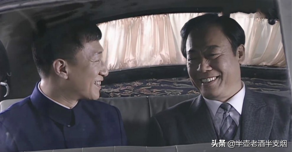 在76号特工总部和保密局天津站，想打败余则成只能用万里浪的办法