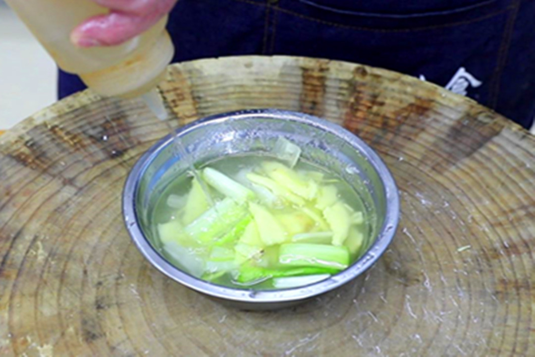 馄饨吃着像饺子?那是馅没调好!牢记“放1味加1油”,馅香汤又鲜