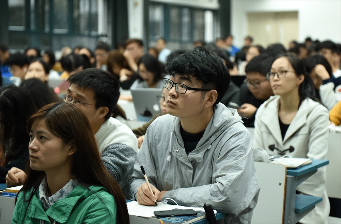 成绩好的学生破格被武大录取,武大四年被告知未被录取