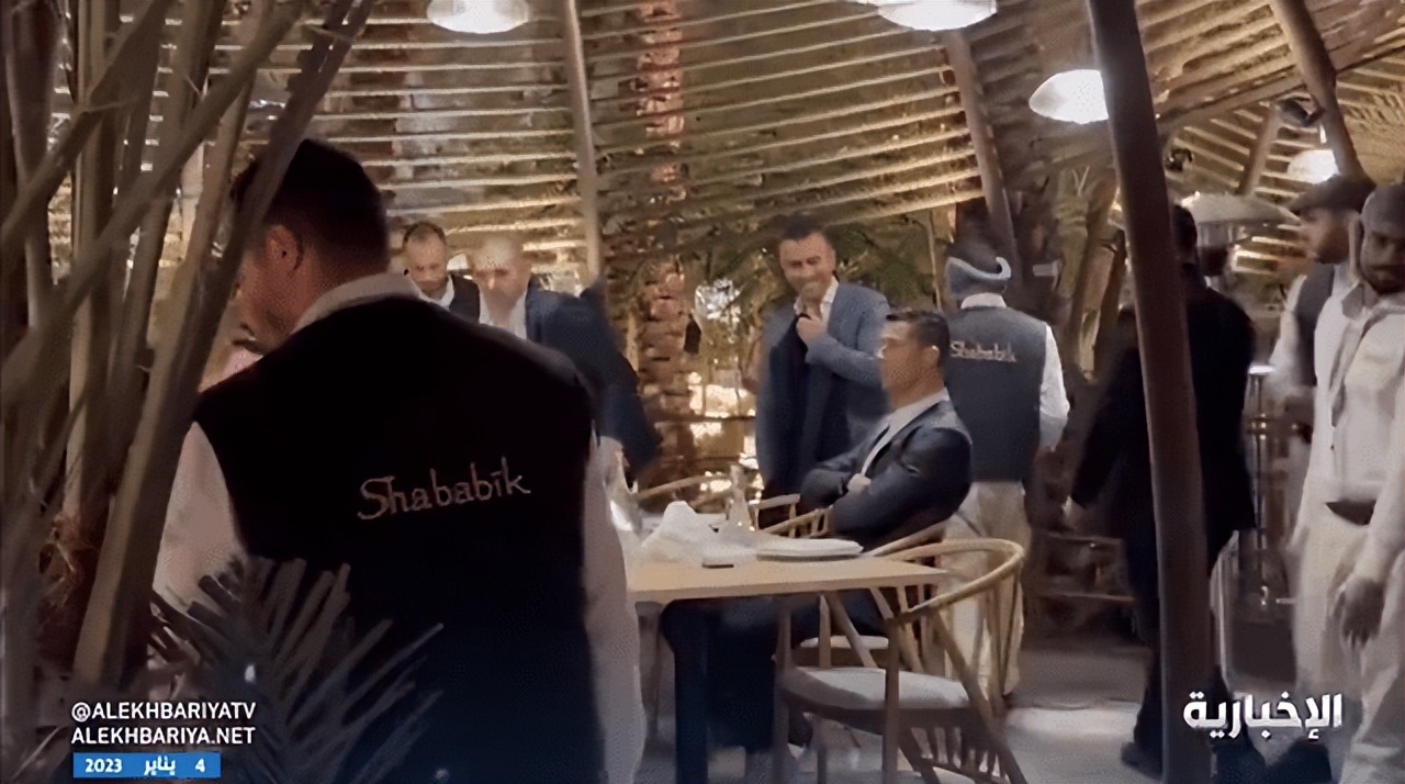 c罗穿范思哲西装,精神小伙范思哲