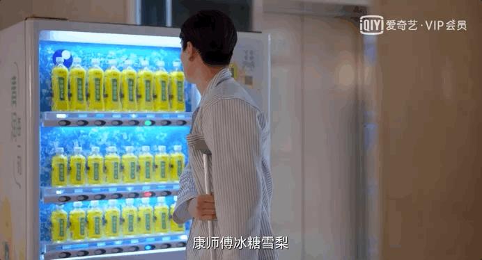 敢问这位男演员是沉浸在民国剧中无法自拔了吗?