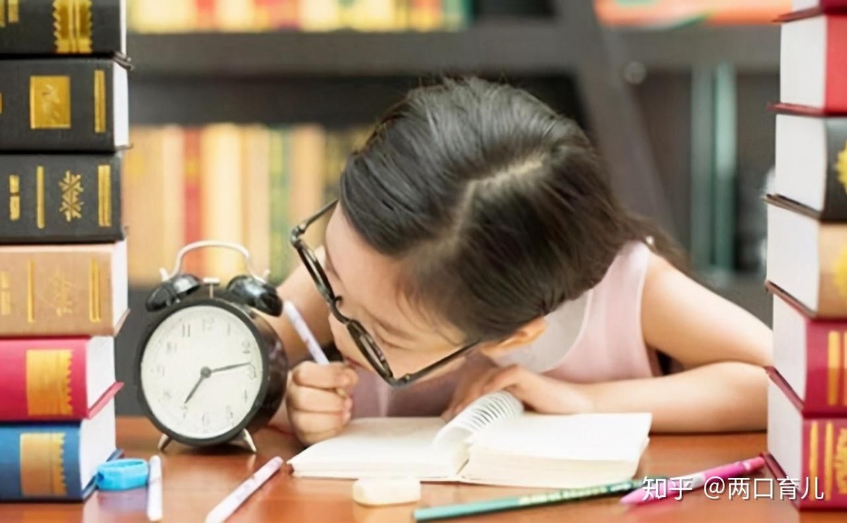 小孩做事情拖拖拉拉家长脾气大,孩子做事情总是喜欢拖拉