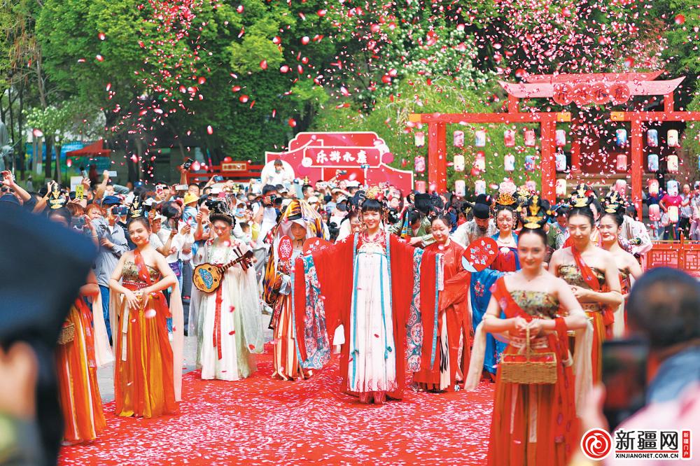 山清水秀的乌鲁木齐水磨沟公园,乌鲁木齐水磨沟公园游园会