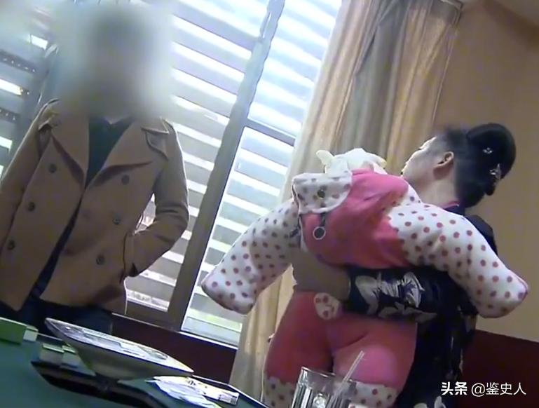 23岁女生为富二代生子,湖南穷女孩生下富二代的孩子