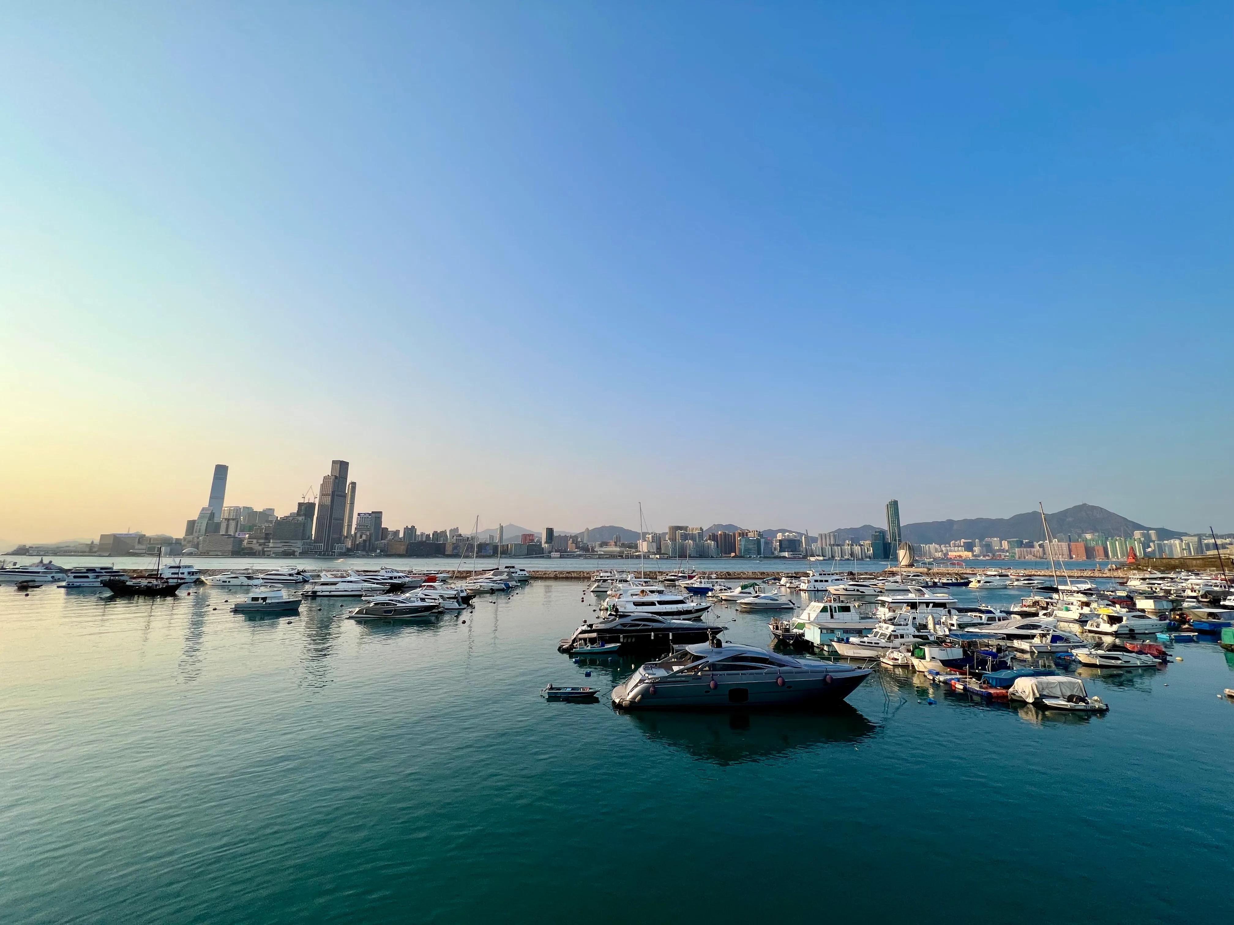 现在香港已经不“香”了，汇率低折扣少，港人对内地偏见依旧存在