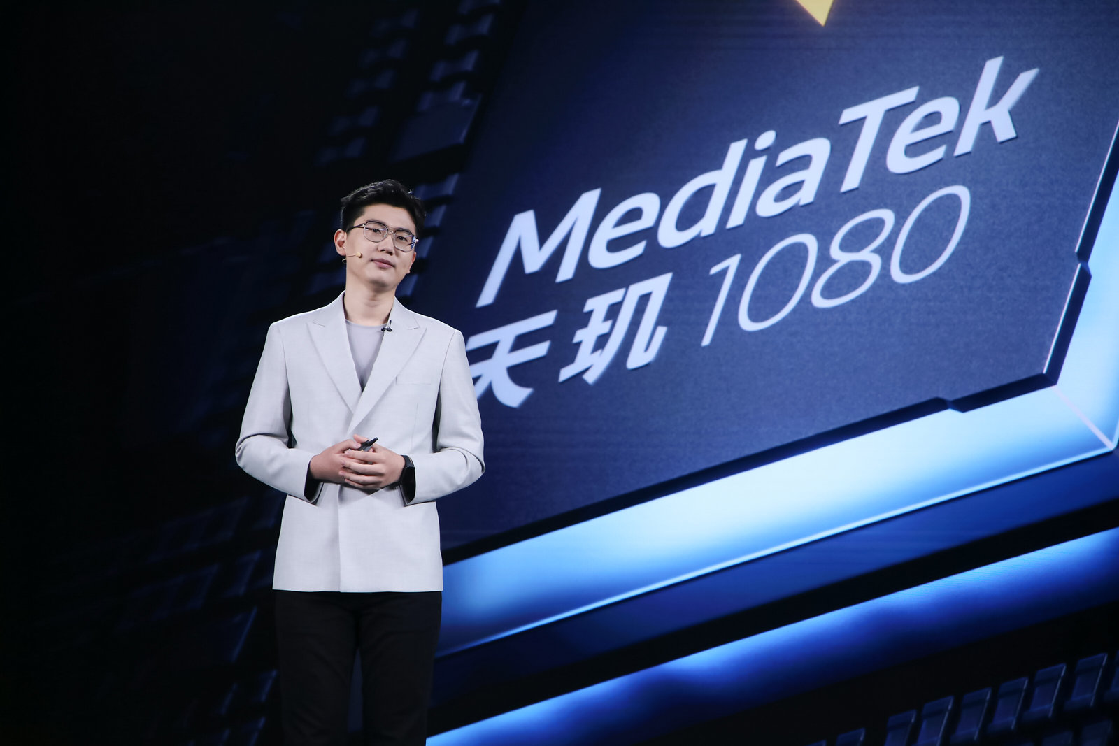 小米即将量产200w快充手机,小米红米手机1199