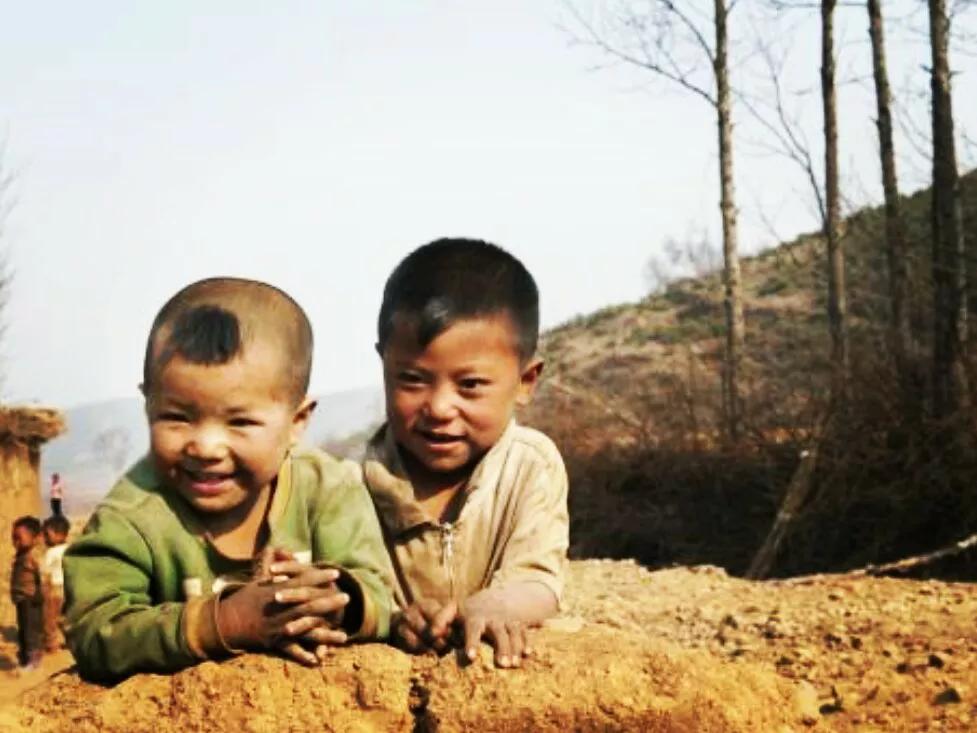 写一篇你的目光为题的作文600字,给你一双新的眼睛作文