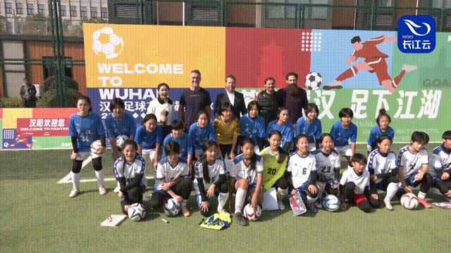 来武汉CityWalk，转角遇见世界巨星，看看是谁？