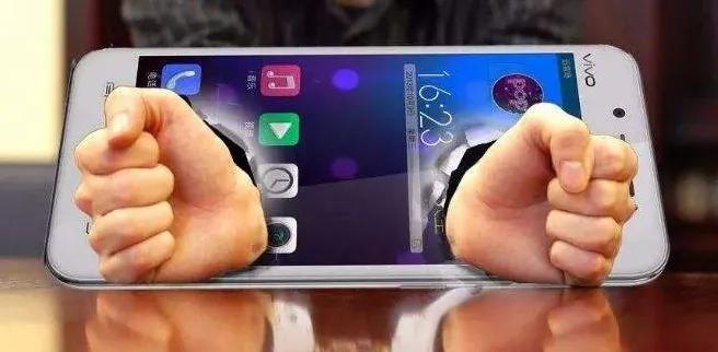 如何教孩子手机不离手,初二孩子手机不离手怎么办