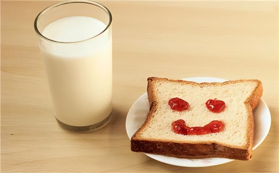 吃饱了就坐着或者躺着有什么危害,吃完饭后是躺着还是站着好