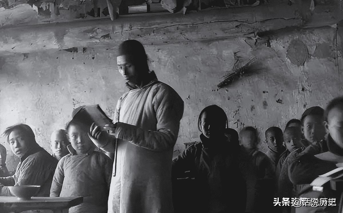 变态的纳粹德国,*光脱**犹太人女人衣服,集体*杀屠**!