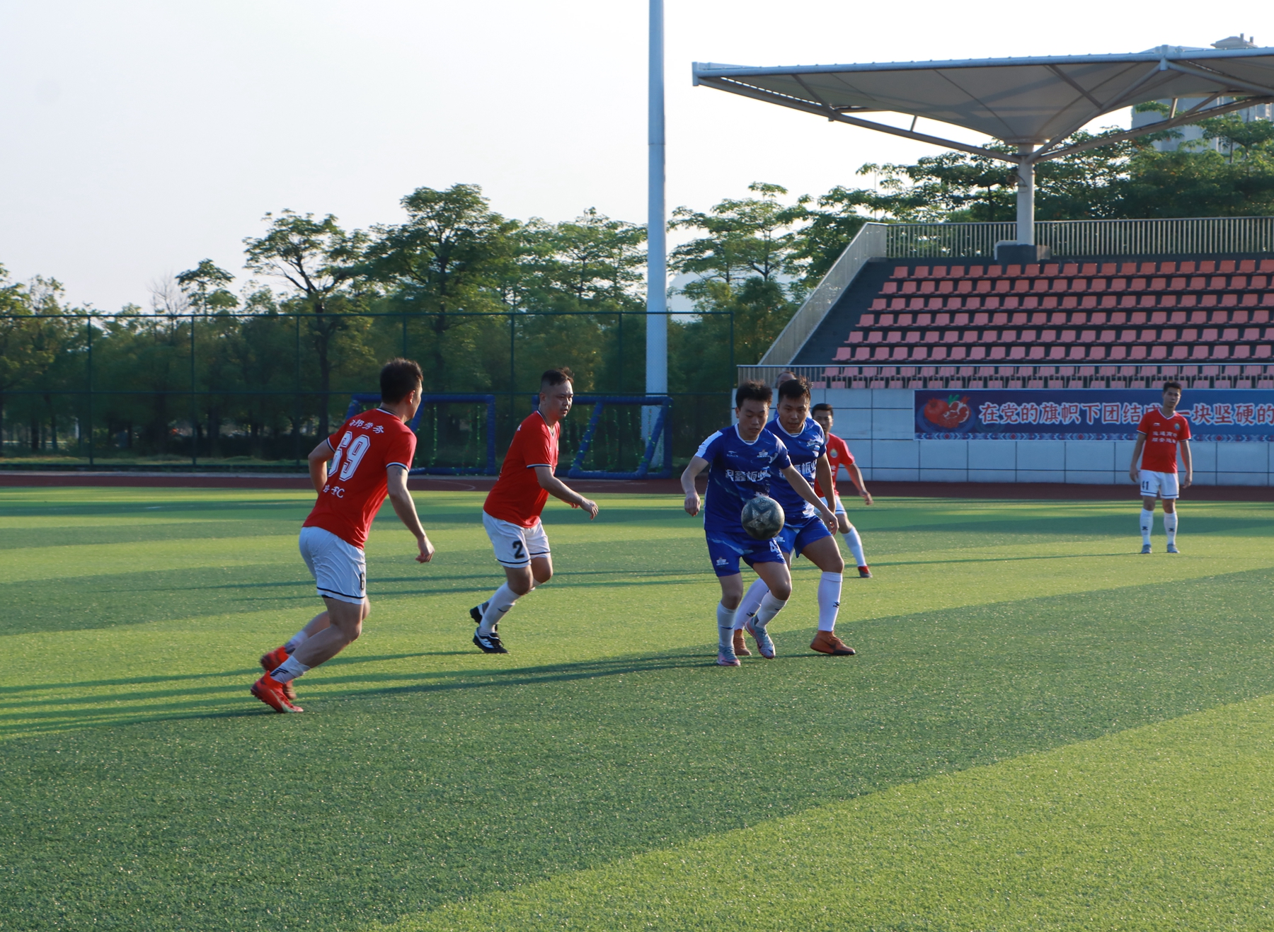 铆足干劲抢进度,铆足干劲