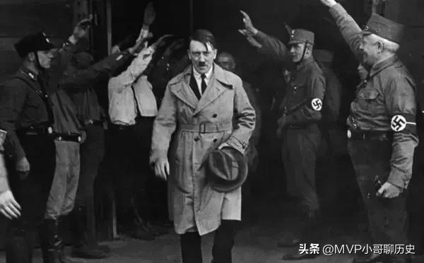 二战时，希特勒为何要疯狂*杀屠**犹太人？或许你想不到其根源是自卑