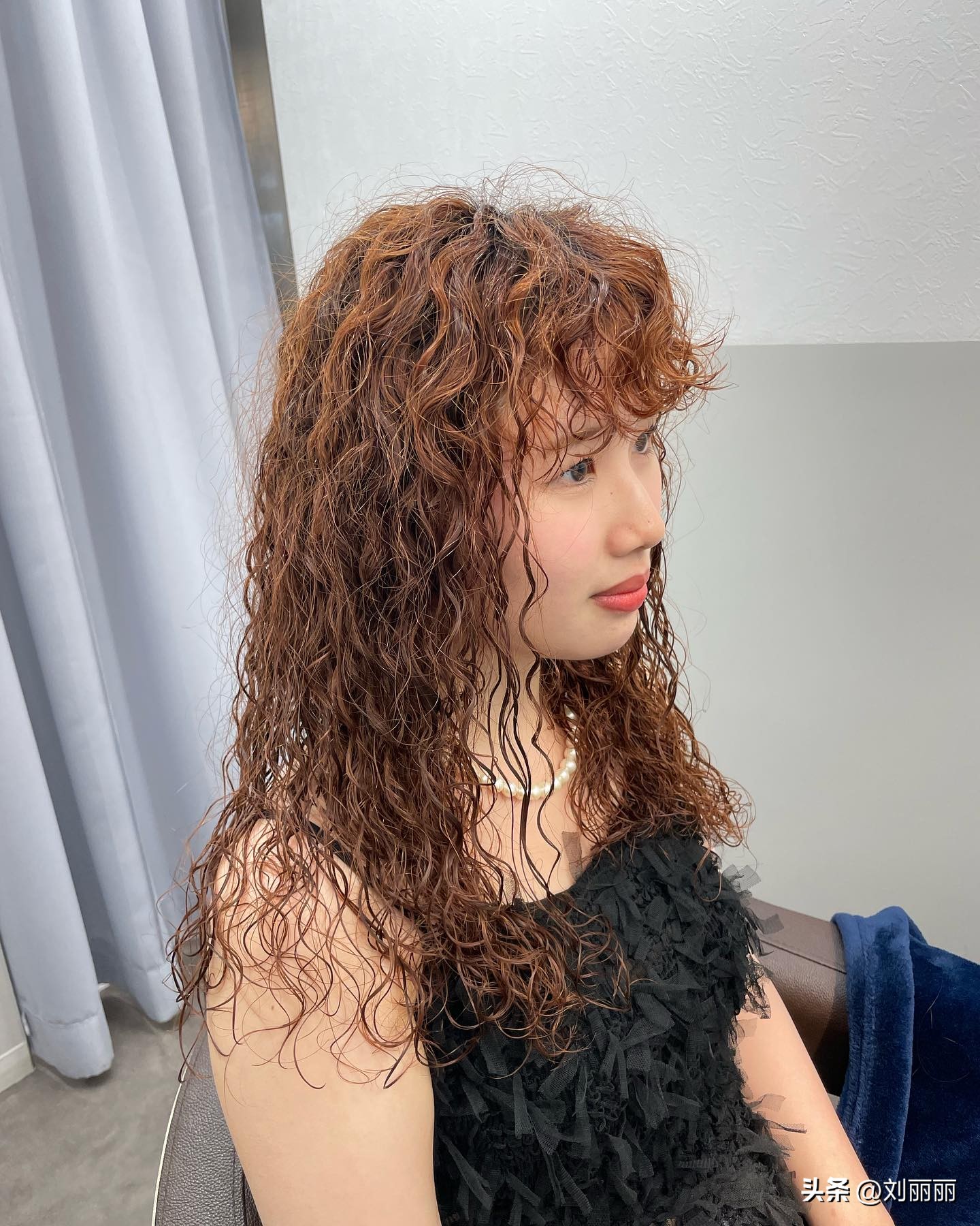 减龄高马尾头顶蓬松时尚发型扎法,40岁减龄发型短发时尚