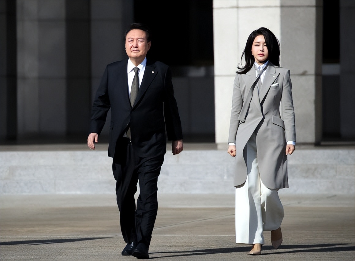 韩国第一夫人访美服装秀,韩第一夫人照片