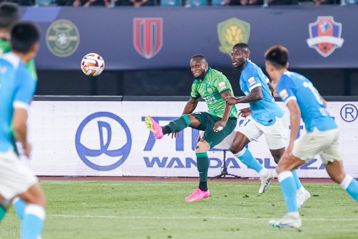 从惊喜到遗憾,大连人2-2北京国安止连败,足球城保级心气儿还在